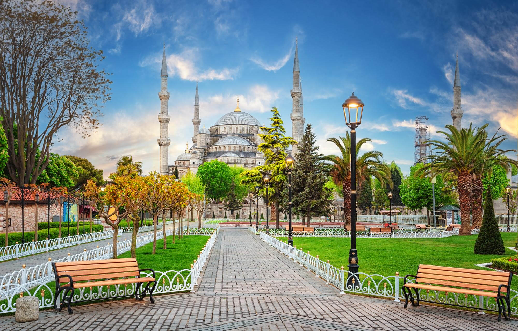 sultanahmet-mosque-blue-mosque-istanbul-by-day