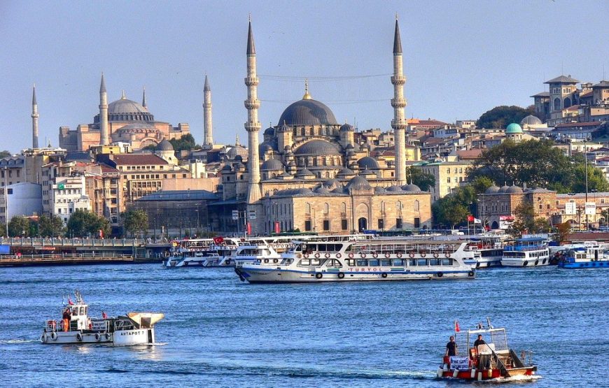 Bosphorus Cruise with Dolmabahce Palace and Bus Sightseeing tour